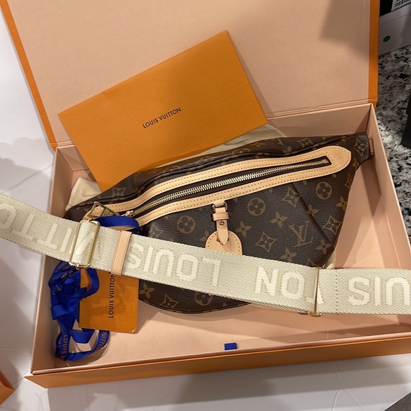 Louis Vuitton high rise bum bag - Picture 3 of 9